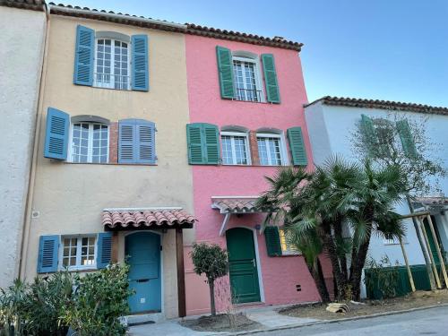 Maison du Bonheur Newly renovated house, private garden and 12x4m mooring in Kogolenas