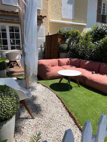 Maison du Bonheur Newly renovated house, private garden and 12x4m mooring in Kogolenas