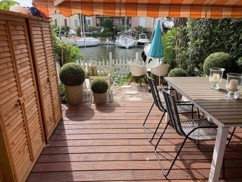 Maison du Bonheur Newly renovated house, private garden and 12x4m mooring in Kogolenas