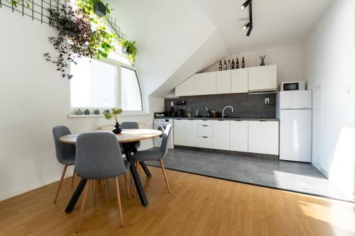 Urban Bloom apartments by Booky in Liptovsky Mikulas City Center