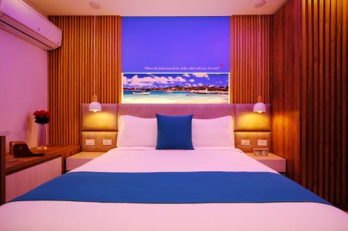 Standard Double Room image 9