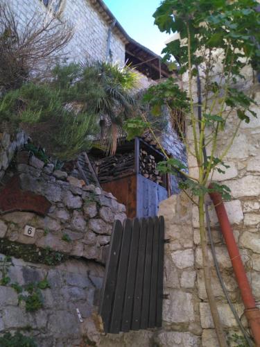 Bejárat, La Sudagna in Peillon Village