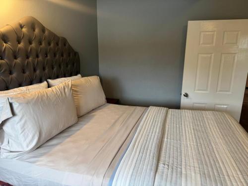 Budget Apartment Near New Kingston near สนามบินนานาชาตินอร์แมน แมนลีย์