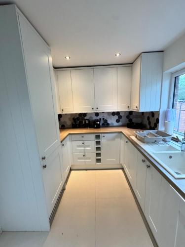 مطبخ, Swanky3Bed HomeModern Kitchen in Dudley Port