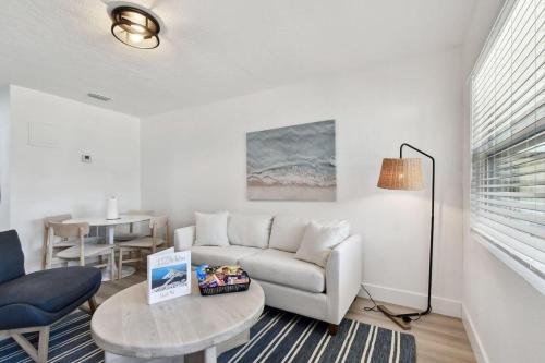 Newly Renovated Treasure Island Getaway