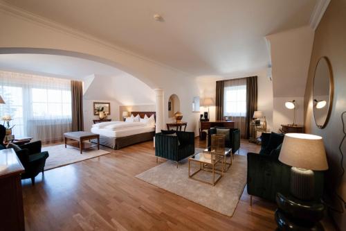 room detail thumbnail 1