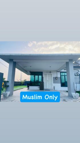 LNZ Pool Homestay Melaka