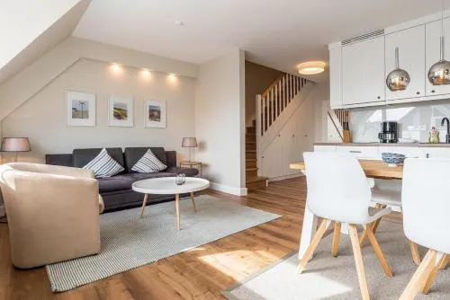 Hochwertig möblierte 2-Zimmer-Wohnung mit Balkon in Westerland, Deutschland