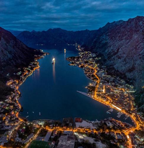 Apartments Tiha noc Kotor in Dobrota