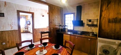 المرافق, El Guardaviñas, entre Montes y Viñedos (El Guardavinas, entre Montes y Vinedos) in Abalos