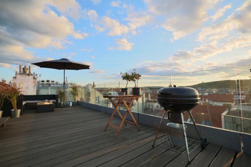 Designer Loft in the City Center with Terrace Views, Прага (фото 7)