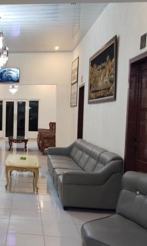 Green Doorz Hotel in Rembang