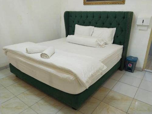 Green Doorz Hotel in Rembang