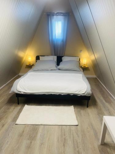 Lady Tipi 3 avec bain nordique et piscine in Chavanges
