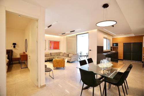 Kitchen, אירופה בוטיק כנרת - דירת 4 חדרי שינה עם מטבח חיצוני ונוף לכנרת in Upper Tiberias