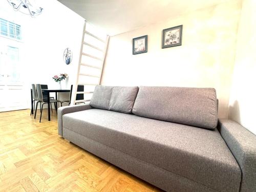 V2 Central Market Apartment - image 3
