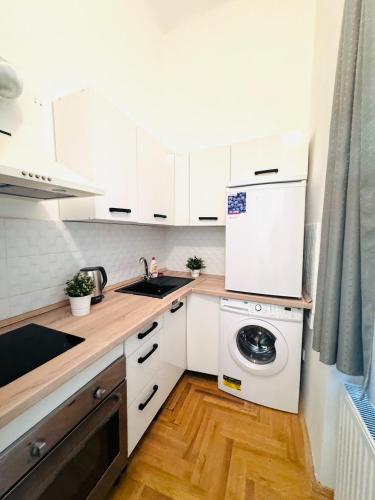 V2 Central Market Apartment - main image