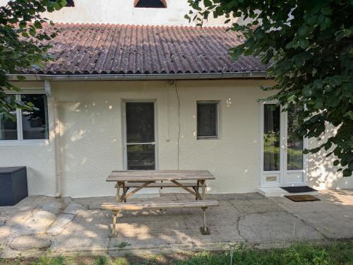 Appartement dans haras in Montrond-les-Bains