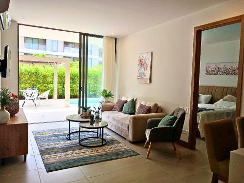 Luxurious Apartment with Private Pool and beach access