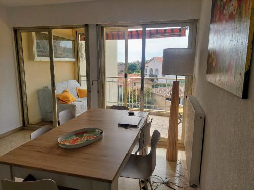 54m2, clim, T2, centre BANDOL, terrasse, TOUT A PIED in Lescourche