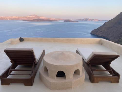 Kamarí Real Living, with Caldera views and Jacuzzi (Kamari Real Living, with Caldera views and Jacuzzi) in Thirasia