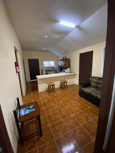 Entire House - Private, Affordable, 10 mins to Itl Airport in Burrell Boom