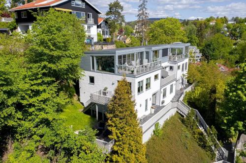 Treetop feeling 190 sqm with amazing views in Ullern