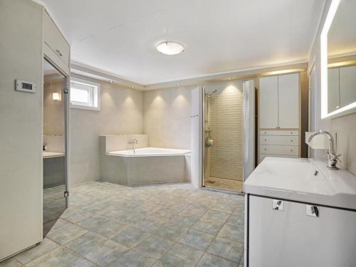 Treetop feeling 190 sqm with amazing views in Ullern