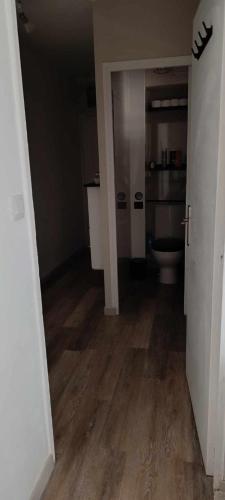 Fürdőszoba, Chez L et L in Sainte-Geneviève-des-Bois
