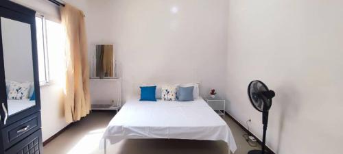 One-Bedroom Apartment image 8