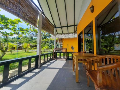 Erkély/terasz, Lekker Gezellig Dive Resort Manado in Tongkeina