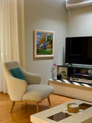 The Pebble Couch Apartment, Tirana