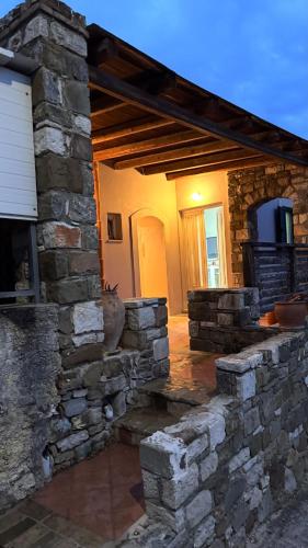 Πέτρινη φωλιά (Πετρινη φωλια) in Livadi (Cythera)