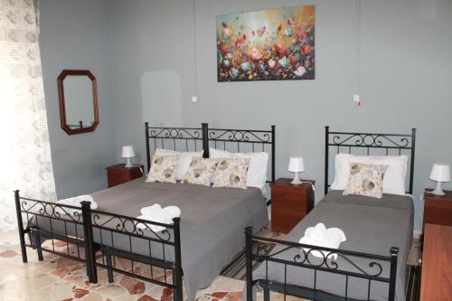 3 twin beds