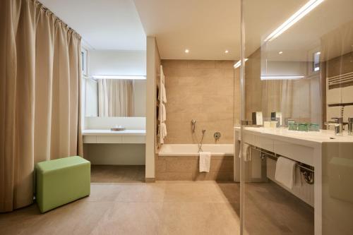 room detail thumbnail 2