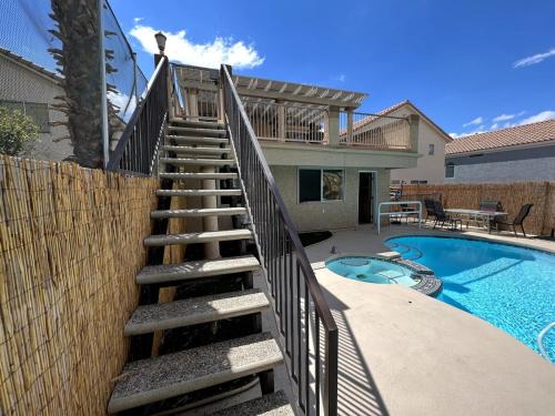 Big 4 Bedroom Property with a Pool, Las Vegas (photo 7)
