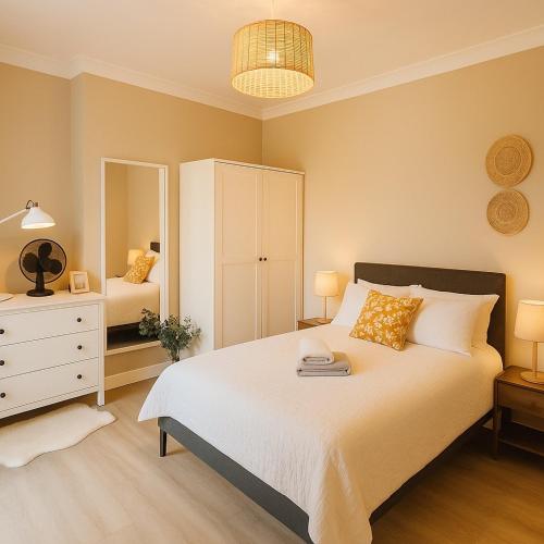 Stunning 5 bed house in enviable location, Bath (photo 9)