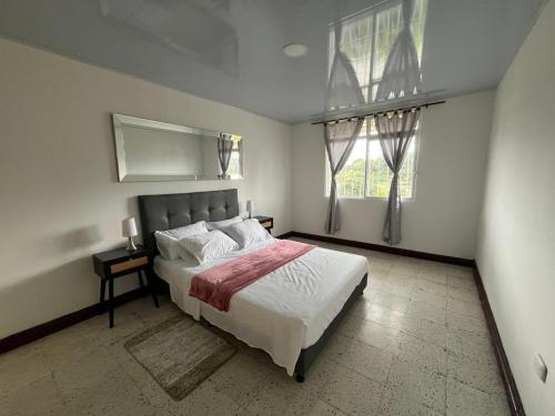 ACOGEDOR APARTAMENTO DISPONIBLE eN CALARCA QUINDIO EXCELENTE UBICACION EN CONJUNTO CERRADO 2 HABITAC in Calarca