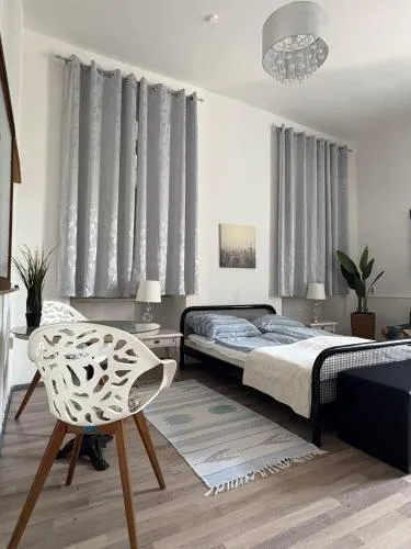 Nr 1 Gemütliches Zimmer im Zentrum 300m vom Marktplatz entfernt mit Stadtblick WLAN WC und Duschkabine zur Mitbenutzung gut angebunden und funktional eingerichtet in Annaberg-Buchholz, Deutschland