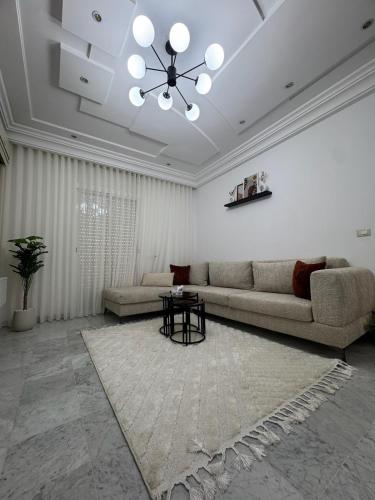 Chic & Modern Apartment with Underground Parking, Tunis (zdjęcie 2)