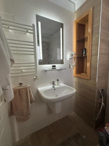 Chic & Modern Apartment with Underground Parking, Tunis (zdjęcie 7)