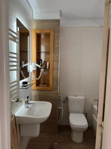 Chic & Modern Apartment with Underground Parking, Tunis (zdjęcie 6)