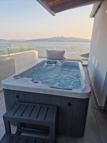 Penthouse with Jackuzy, Saranda (foto 9)