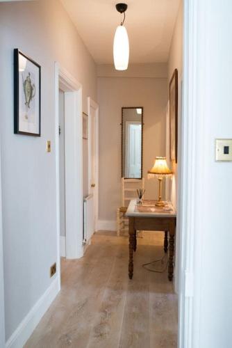 Large, stylish luxury 2 bed garden flat, Buxton (photo 4)