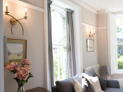 Large, stylish luxury 2 bed garden flat, Buxton (photo 3)