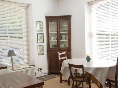 Large, stylish luxury 2 bed garden flat, Buxton (photo 9)