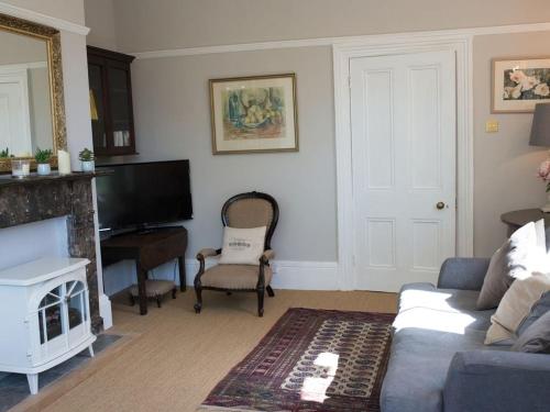 Large, stylish luxury 2 bed garden flat, Buxton (photo 2)
