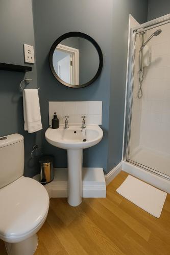 Central studio flat with parking permit, Bath (photo 7)