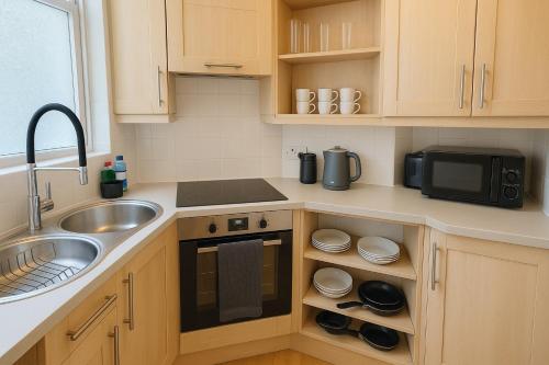 Central studio flat with parking permit, Bath (photo 6)