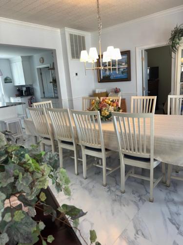 Large family home sleeps 18!
